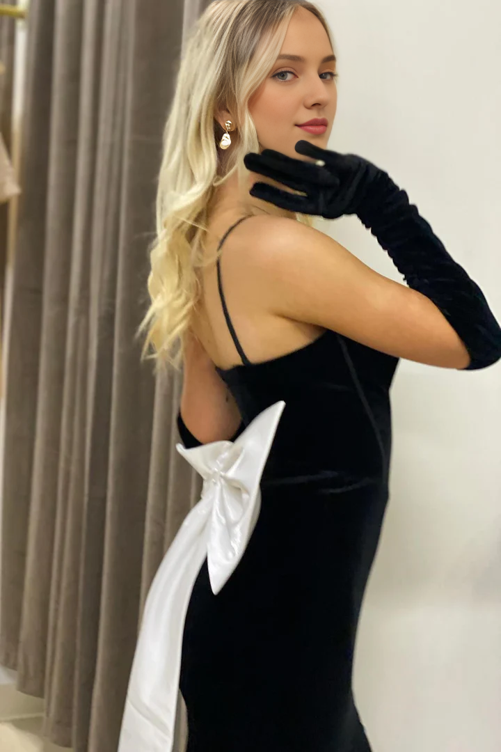 Black Spaghetti Strap Sleeveless Bow-Back Trumpet Velvet Long Gown Prom Dress